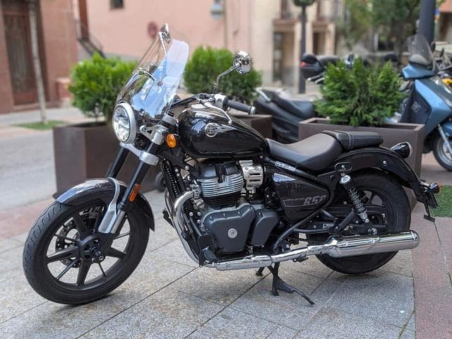 Royal Enfield SUPER METEOR 650