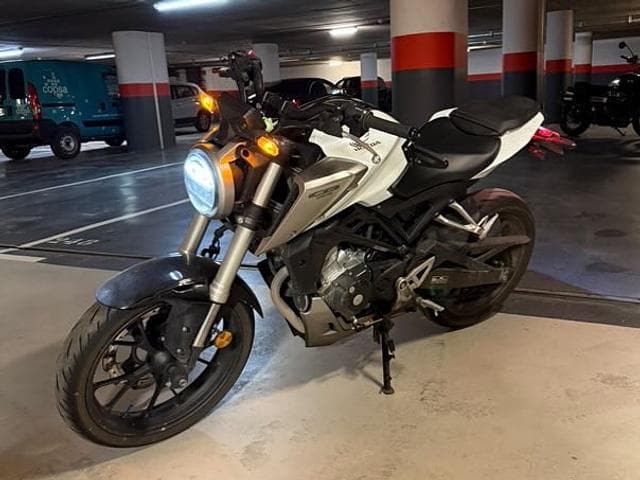 Honda CB125R                                          