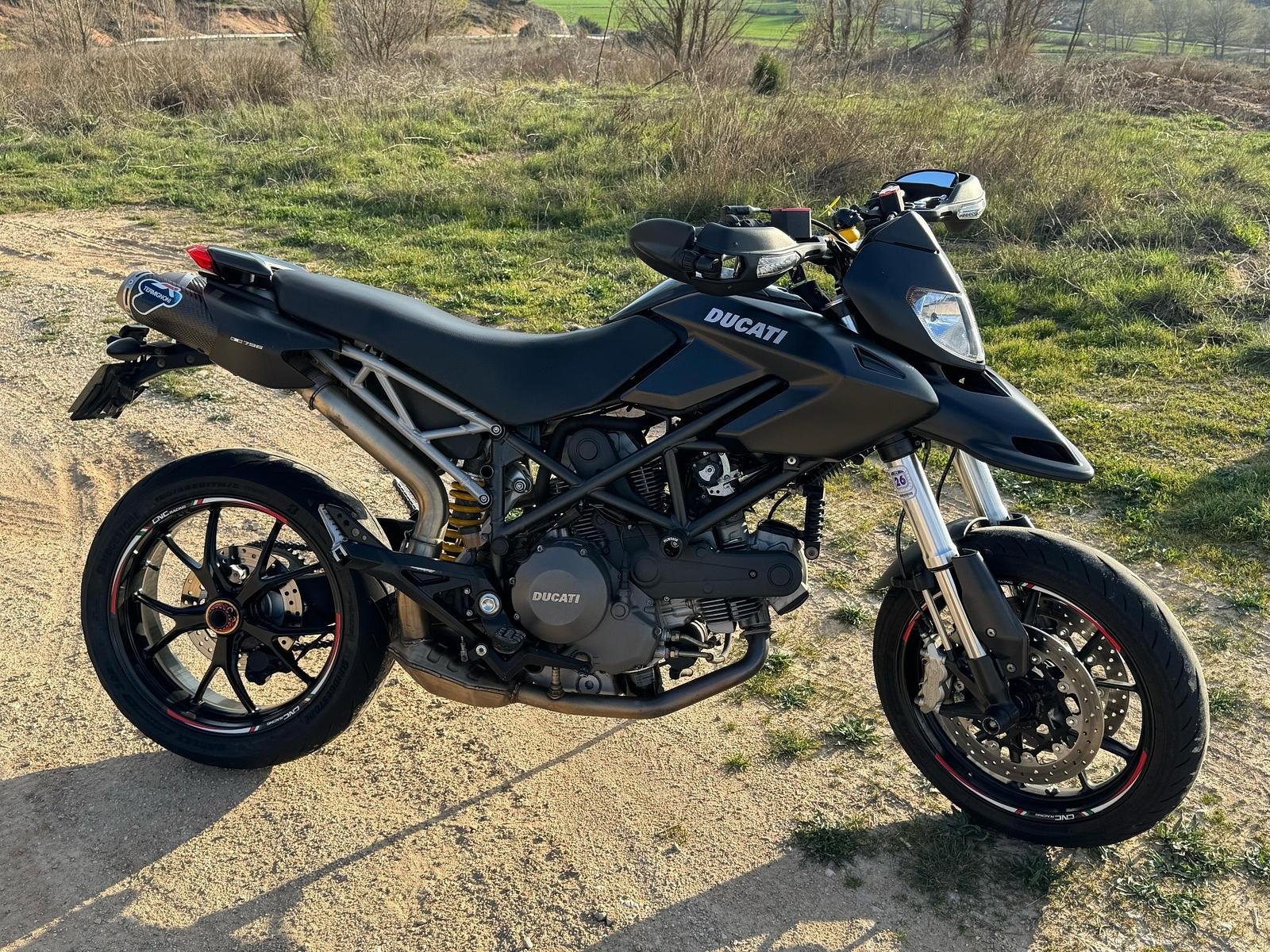 Ducati Hypermotard 796