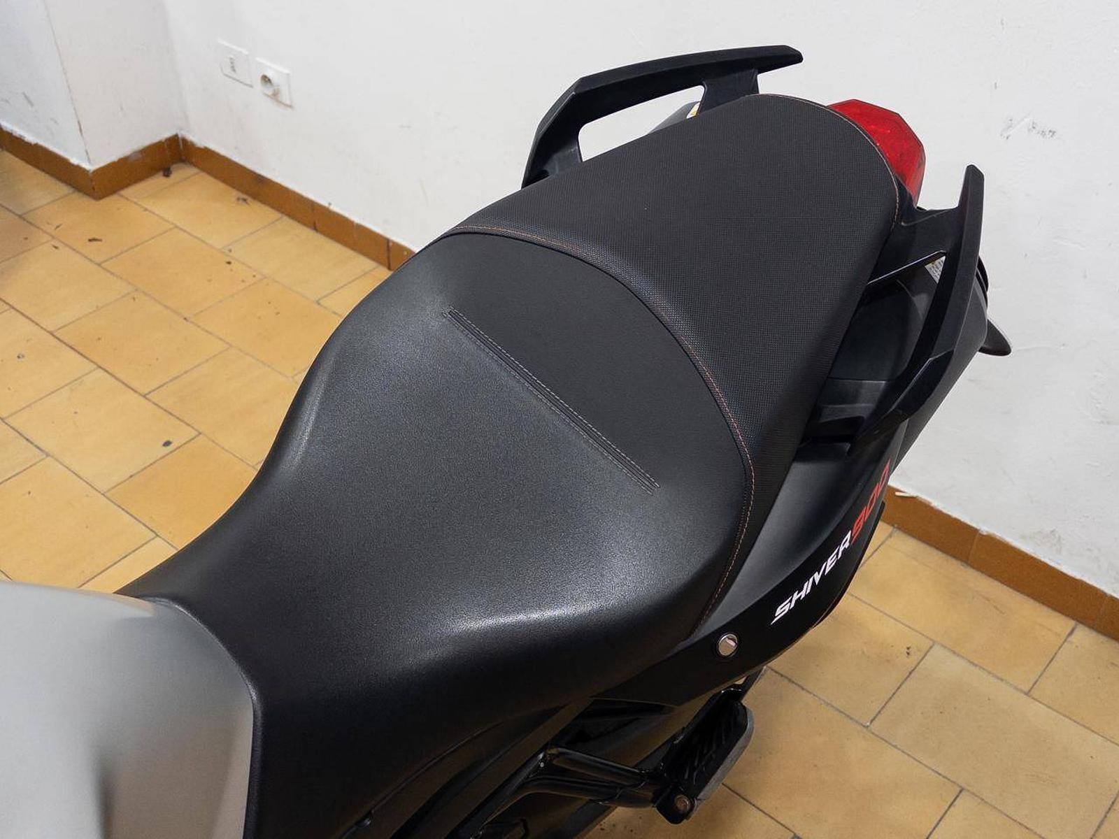 Aprilia Shiver 900