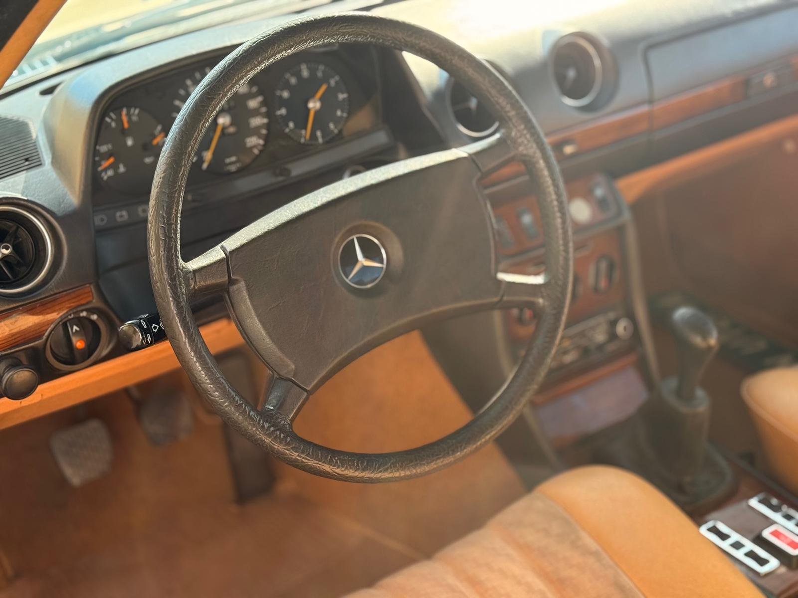 Mercedes-Benz W123