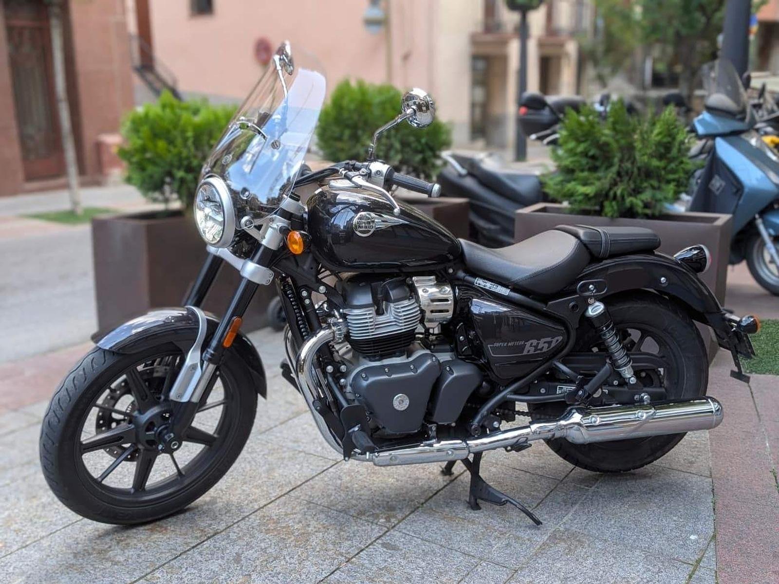 Royal Enfield SUPER METEOR 650