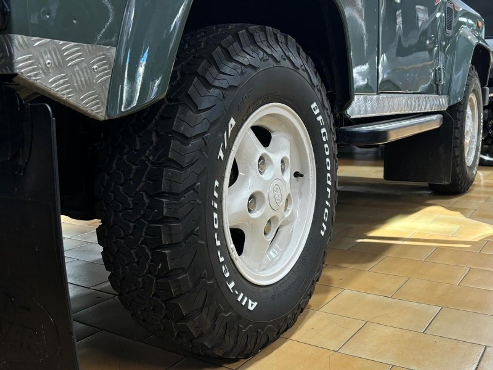 Land Rover Defender