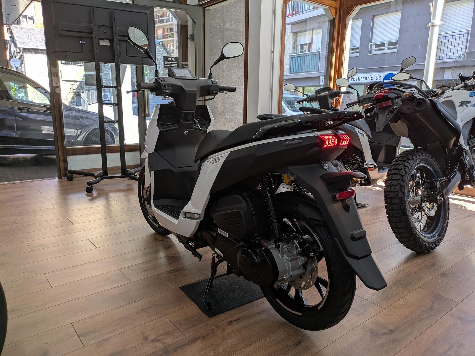 Peugeot Tweet  125
