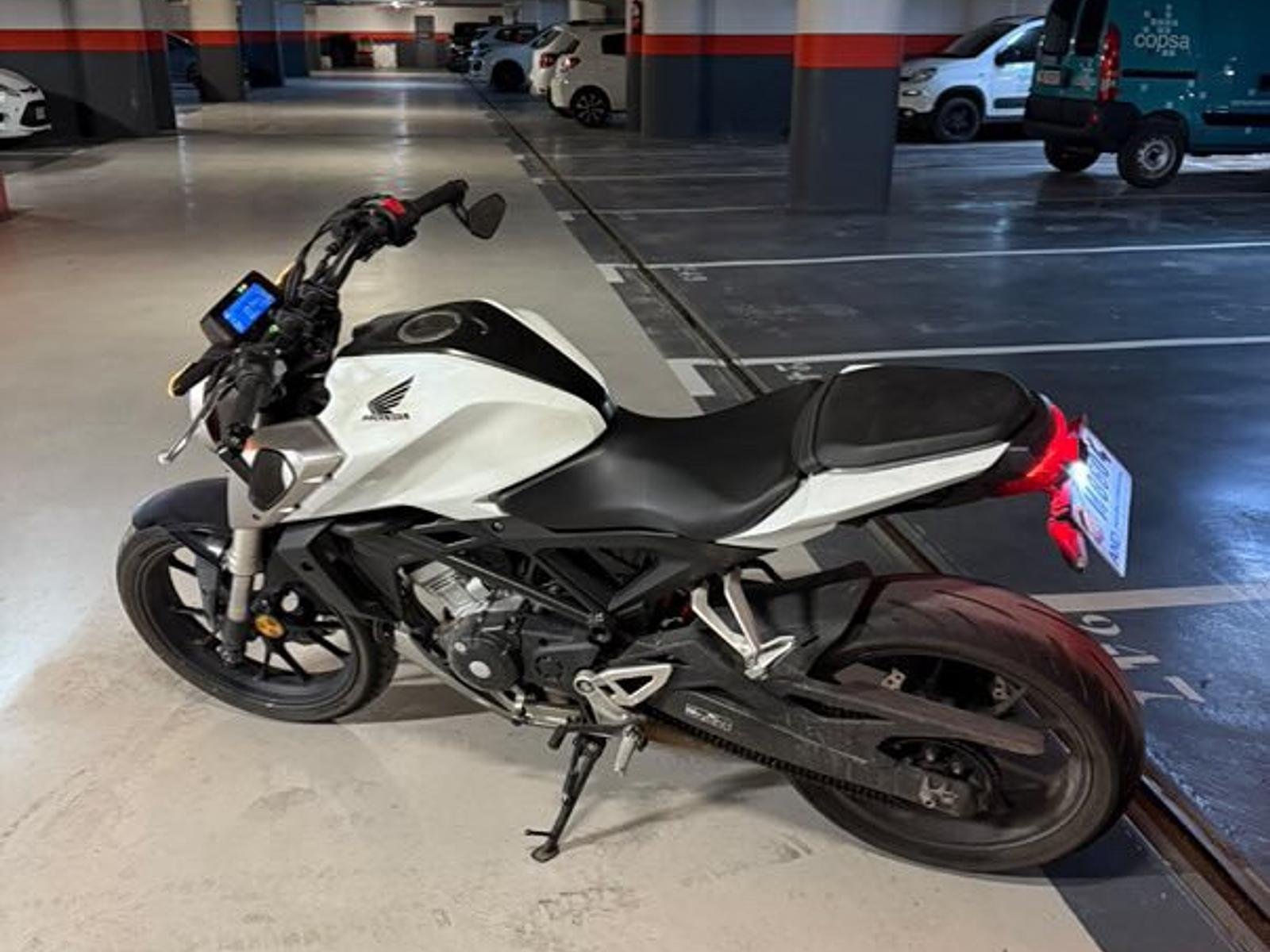 Honda CB125R                                          