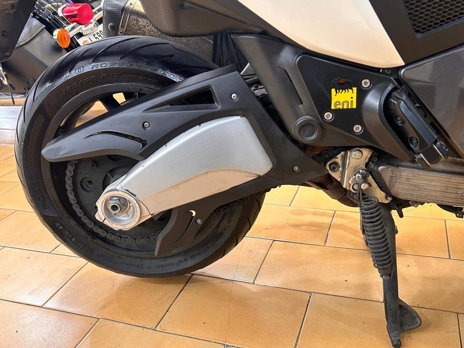 Aprilia SRV 850