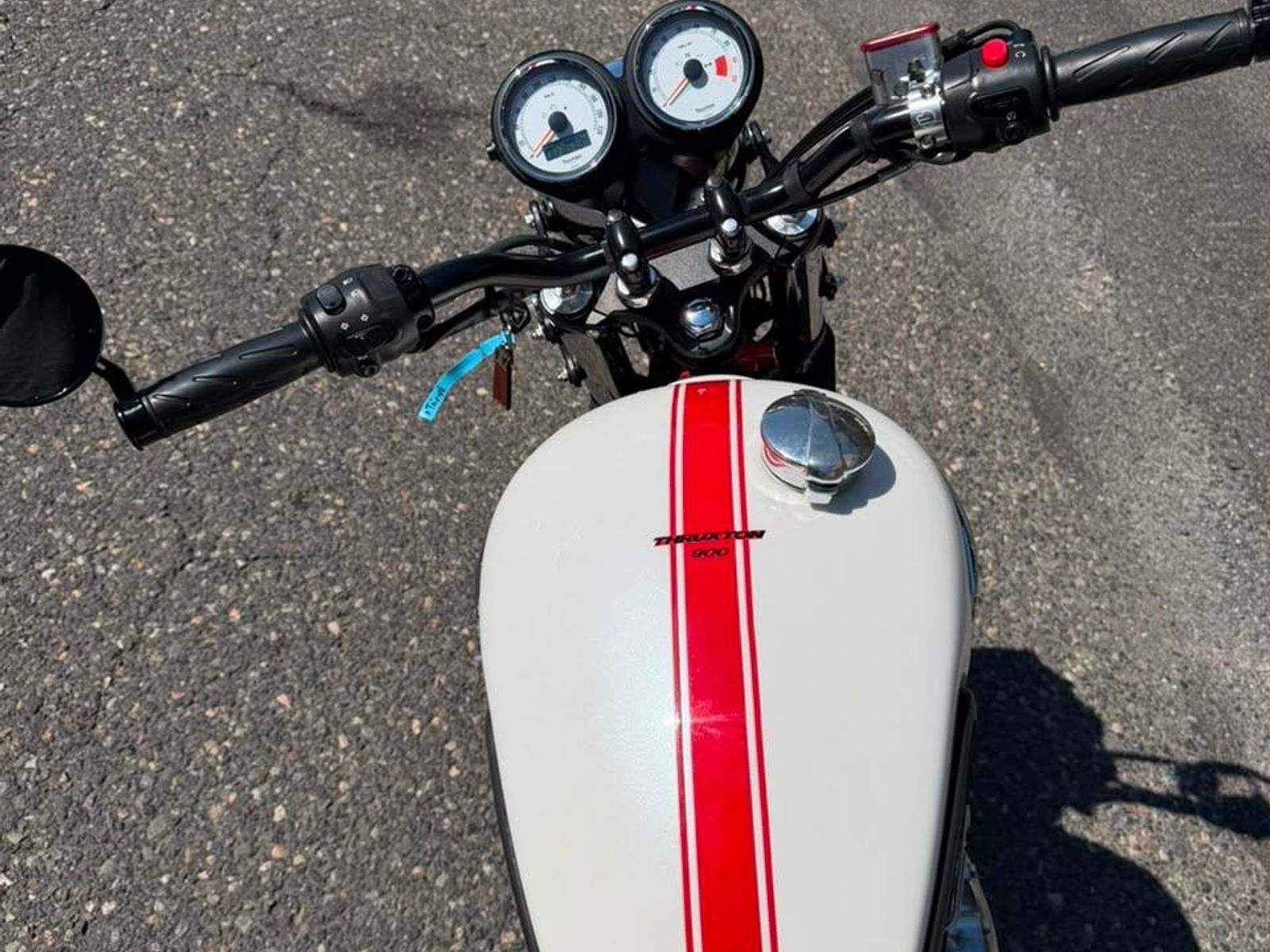 Triumph Thruxton 900