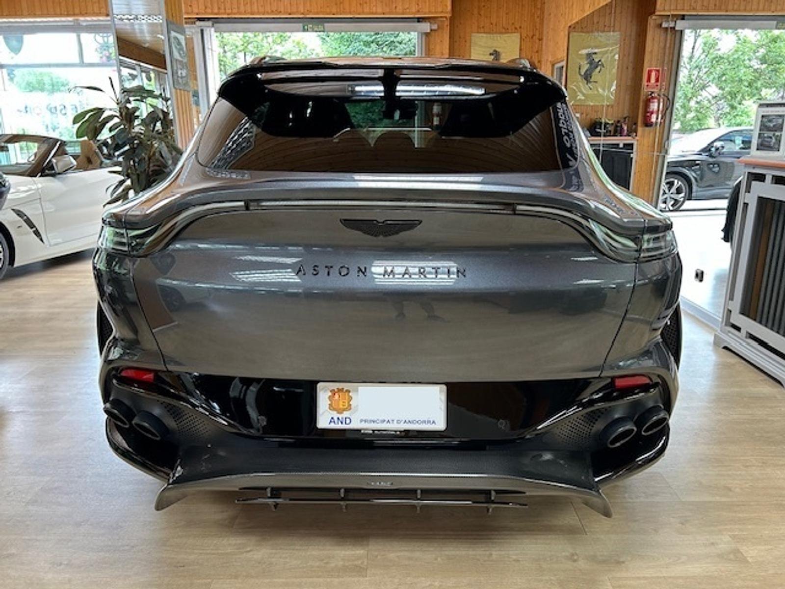 Aston Martin Dbx