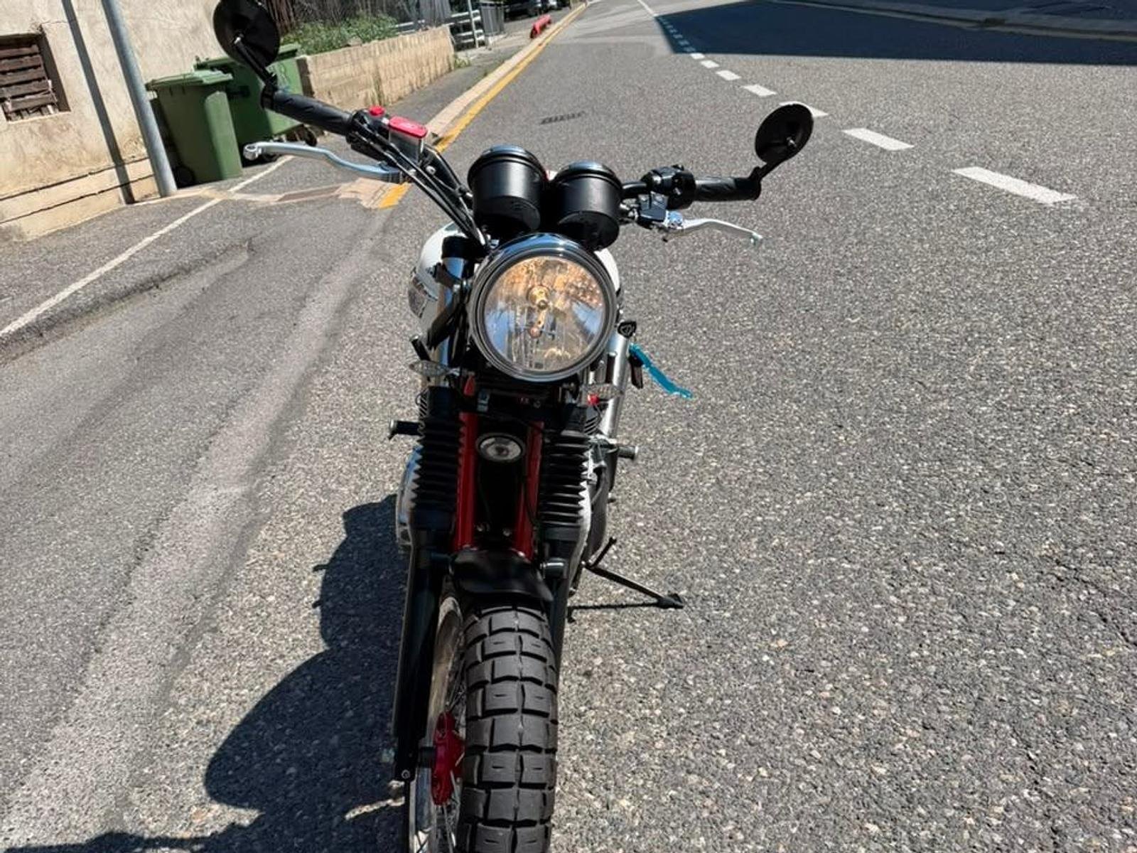 Triumph Thruxton 900