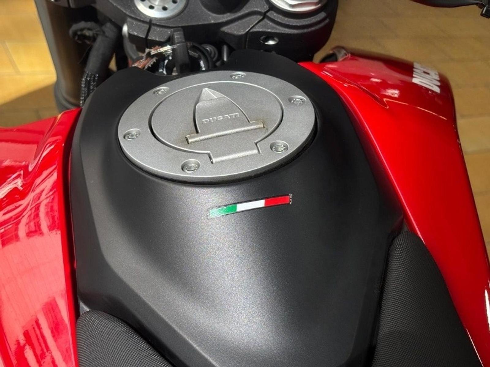 Ducati Hypermotard 950