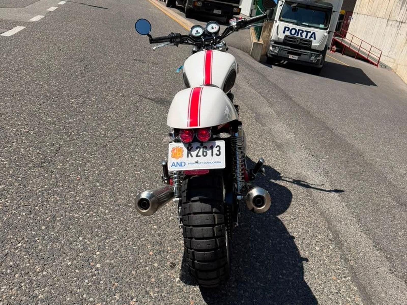 Triumph Thruxton 900