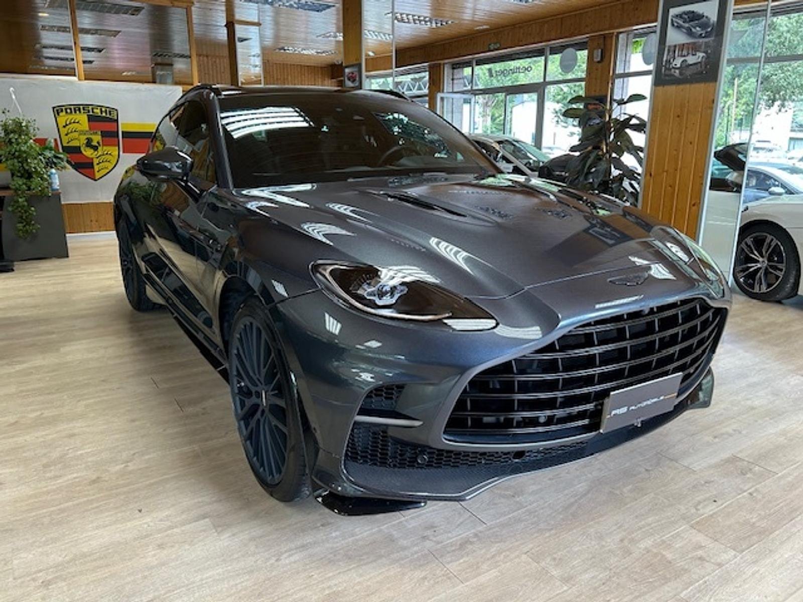 Aston Martin Dbx