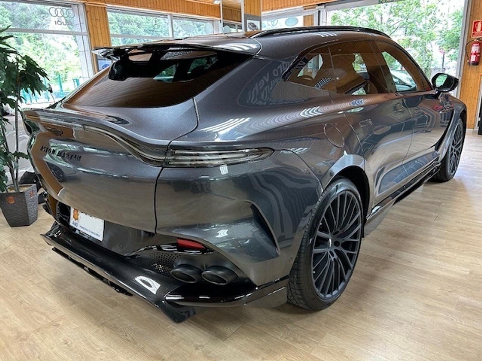 Aston Martin Dbx