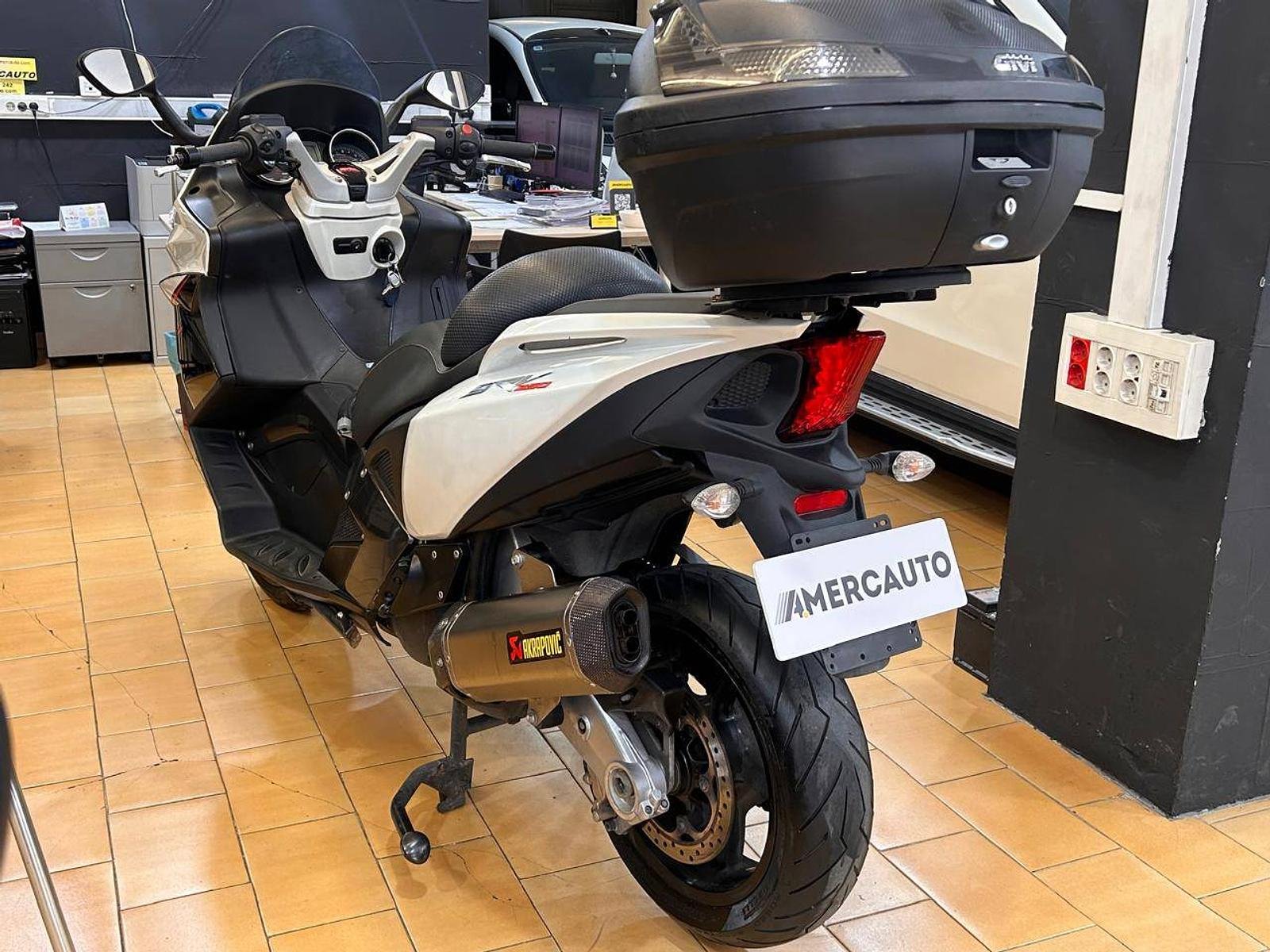 Aprilia SRV 850