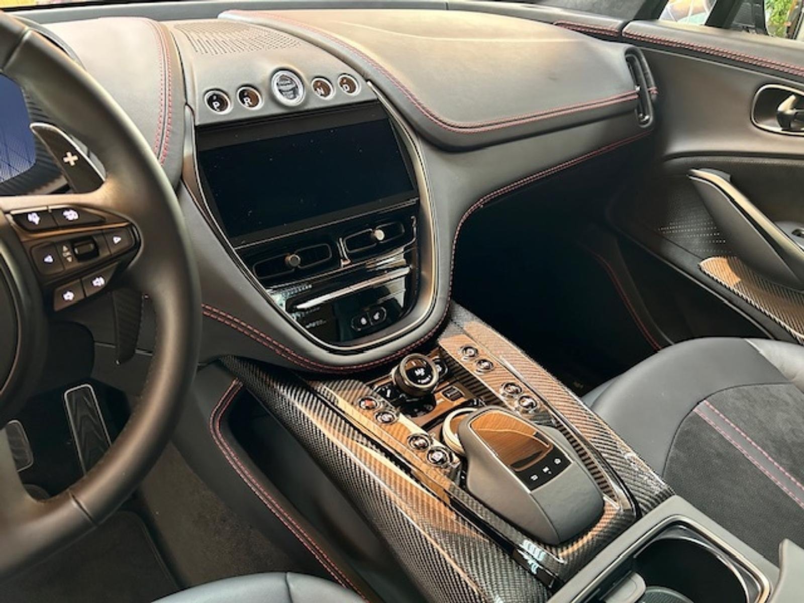 Aston Martin Dbx