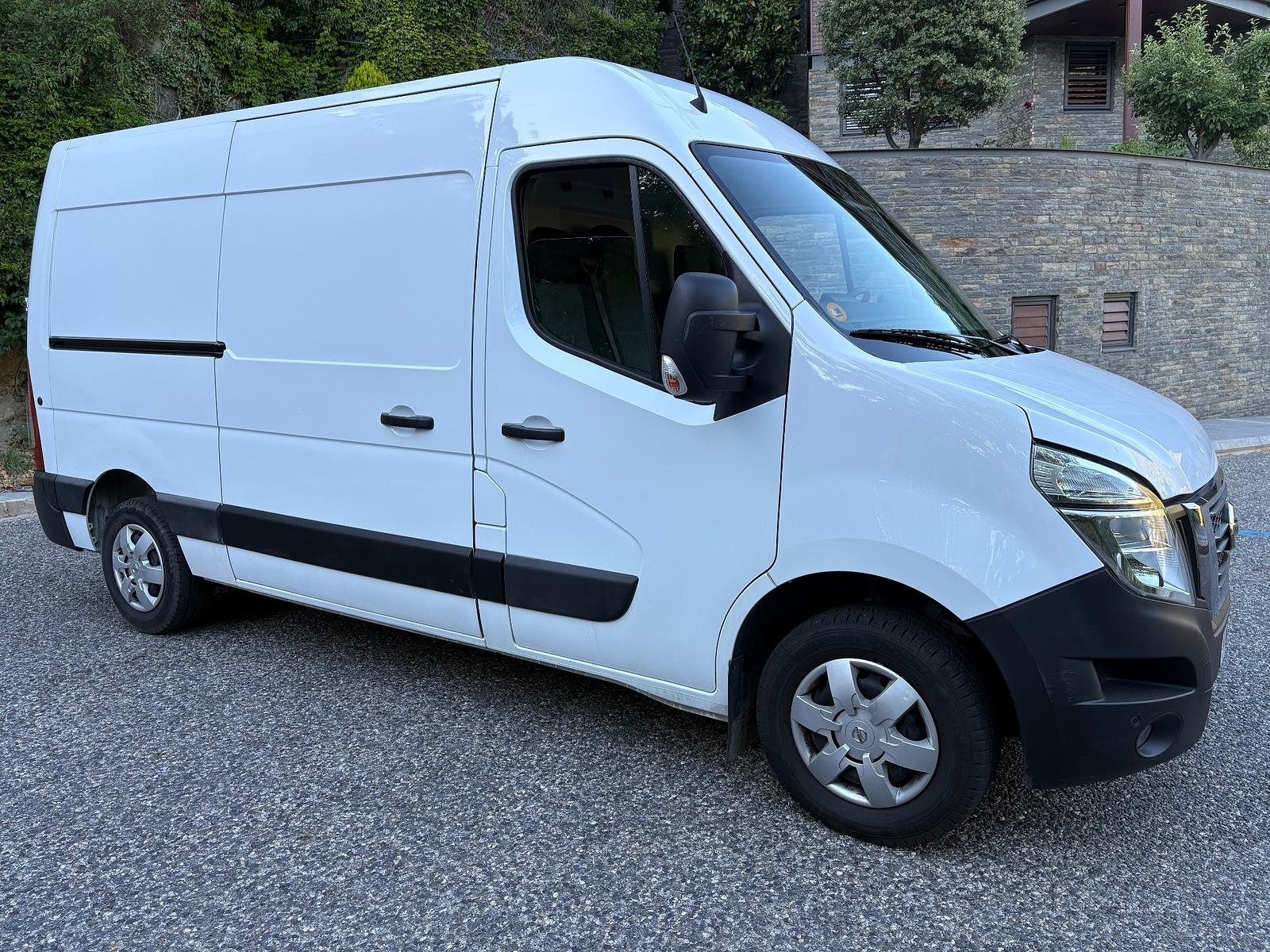 Nissan Interstar