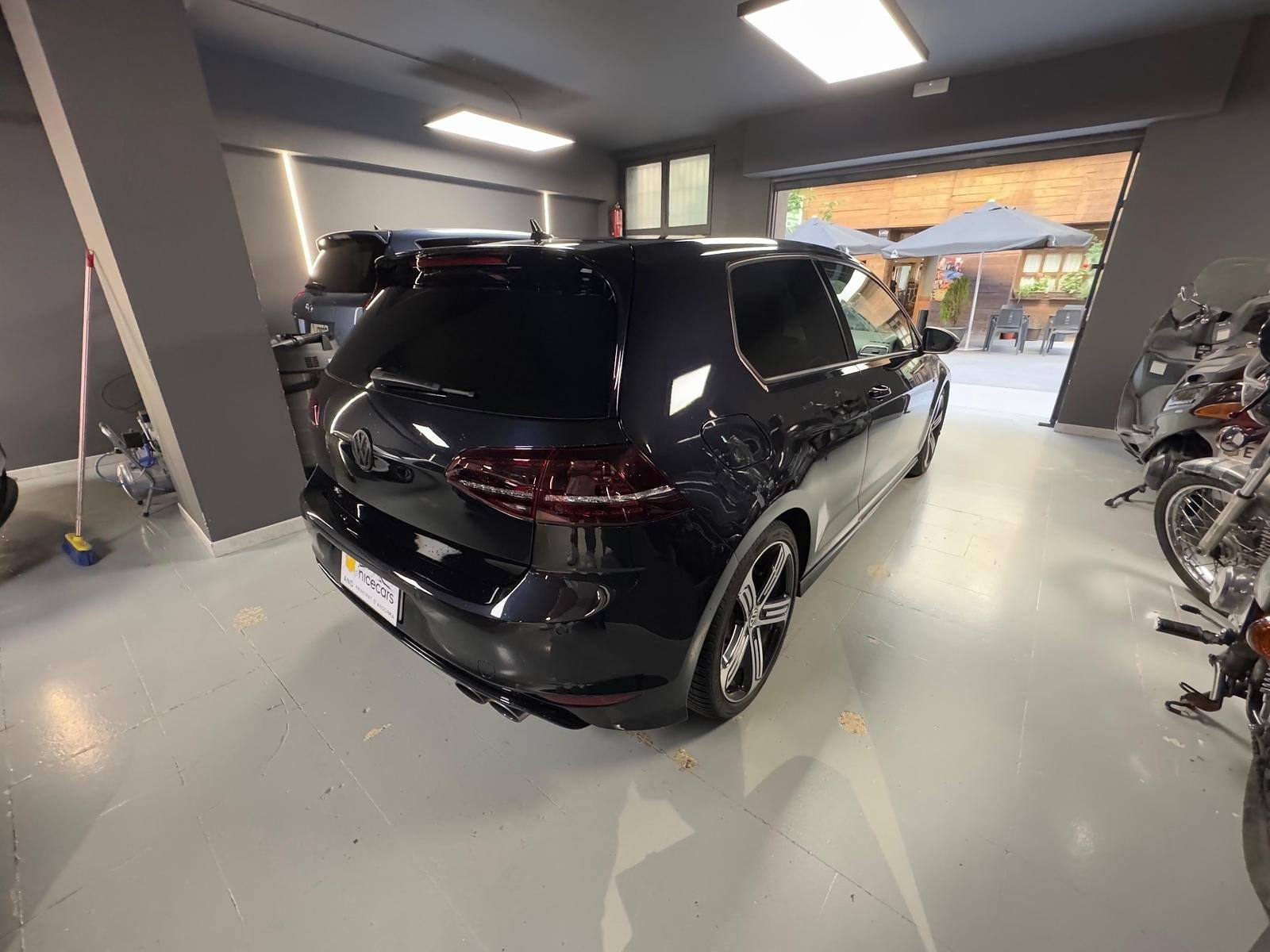 Volkswagen Golf R