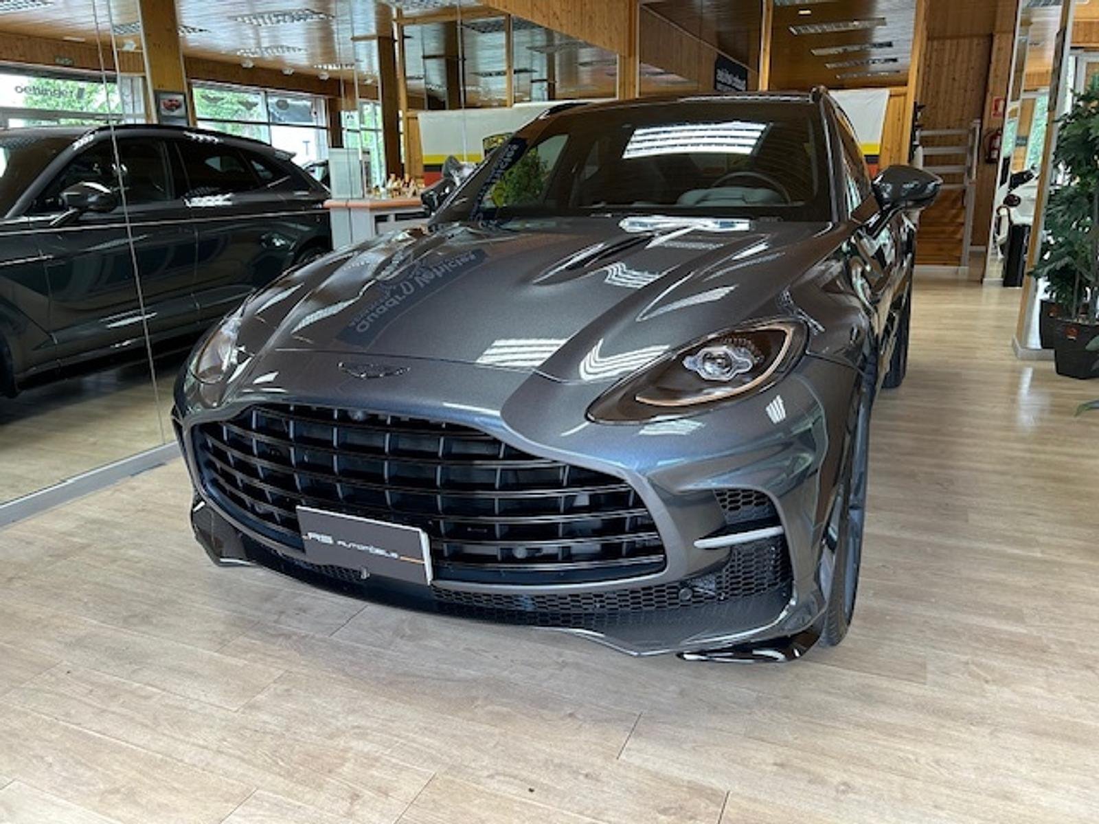 Aston Martin Dbx