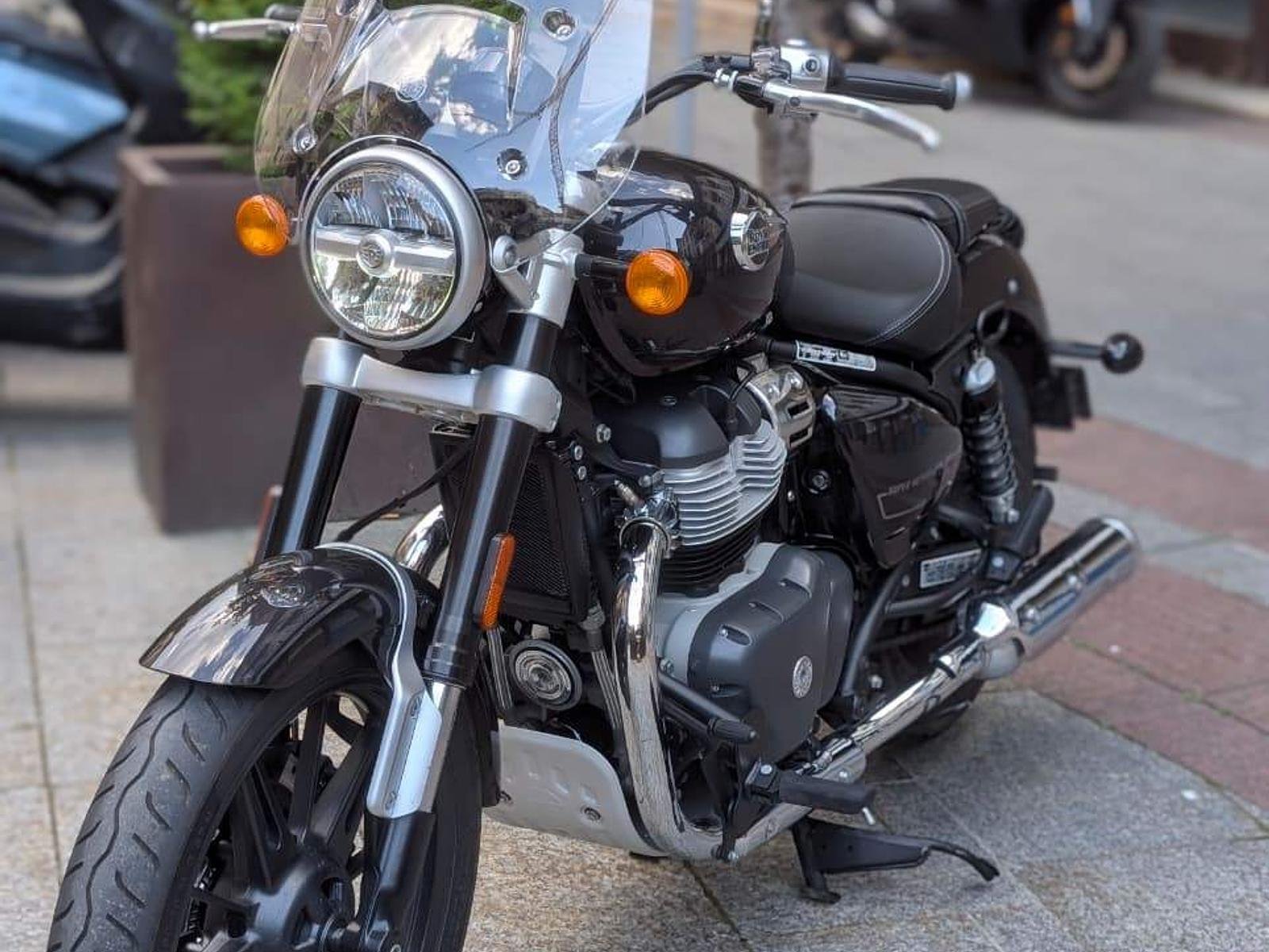 Royal Enfield SUPER METEOR 650