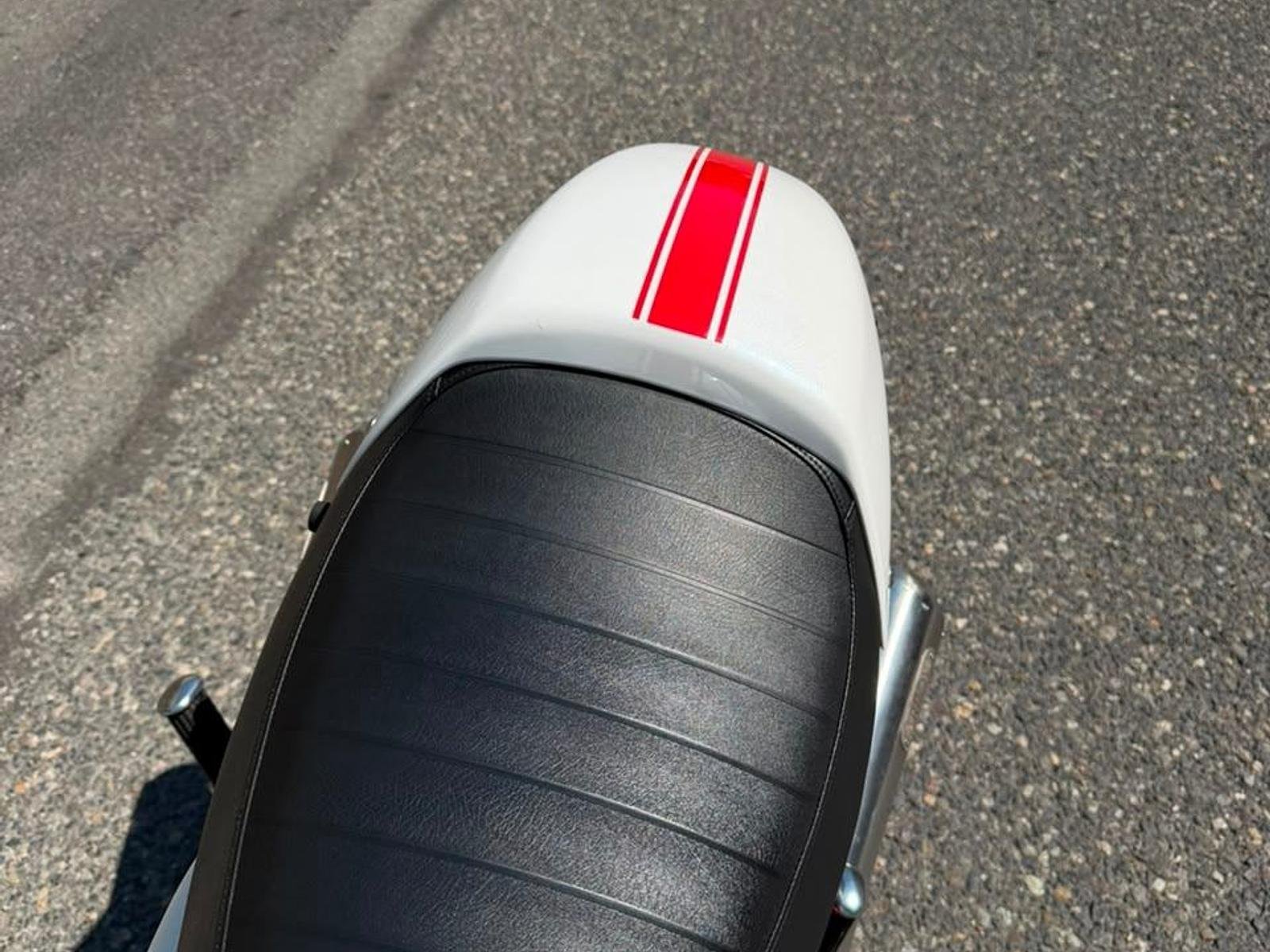 Triumph Thruxton 900