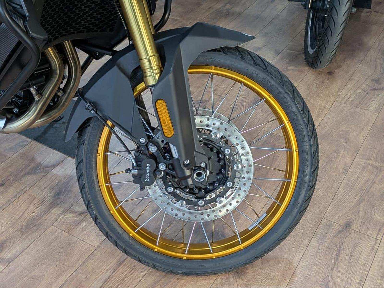 Voge 900DSX