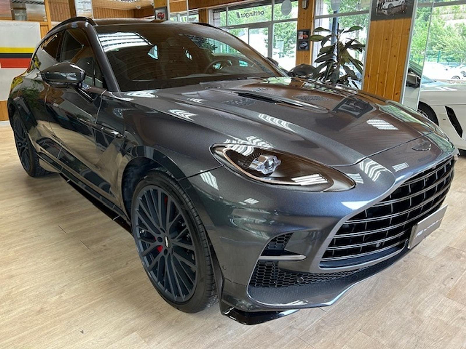 Aston Martin Dbx