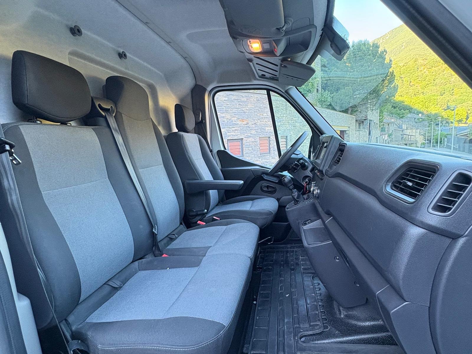 Nissan Interstar