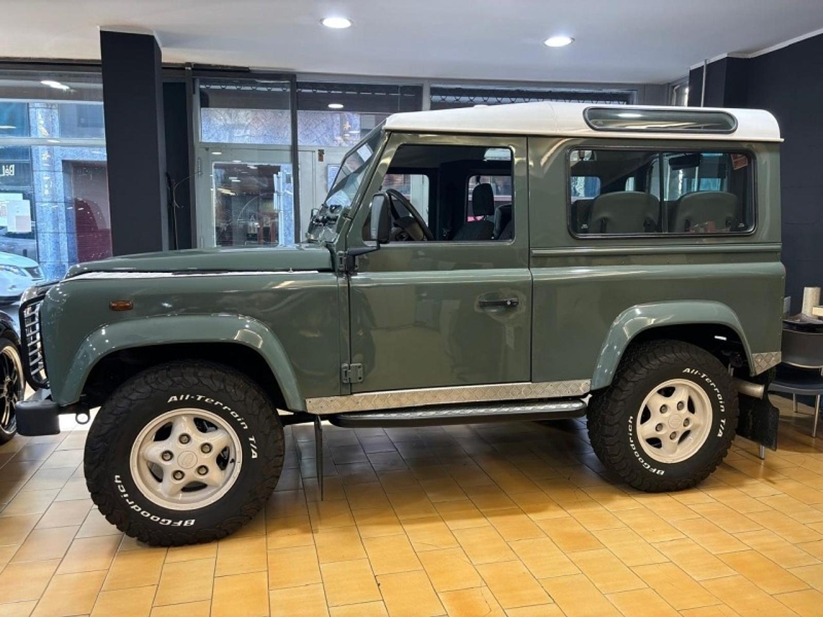 Land Rover Defender