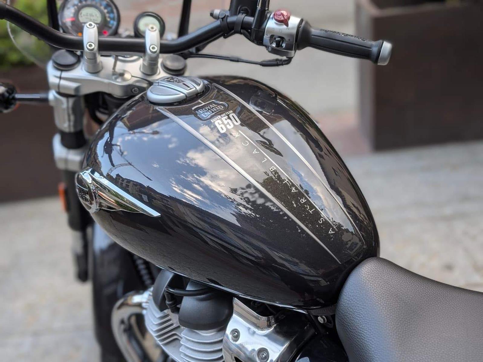 Royal Enfield SUPER METEOR 650