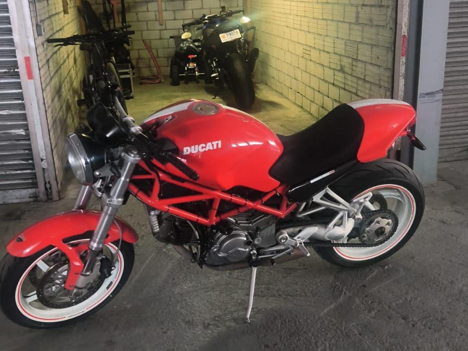 Ducati Monster S2R 800