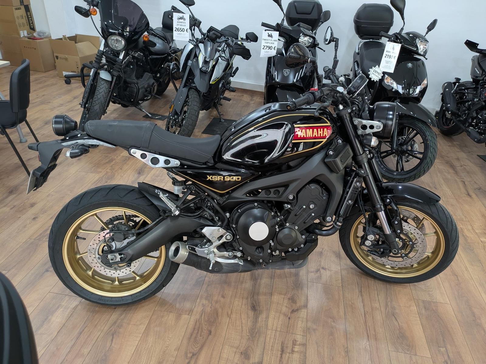 Yamaha XSR900