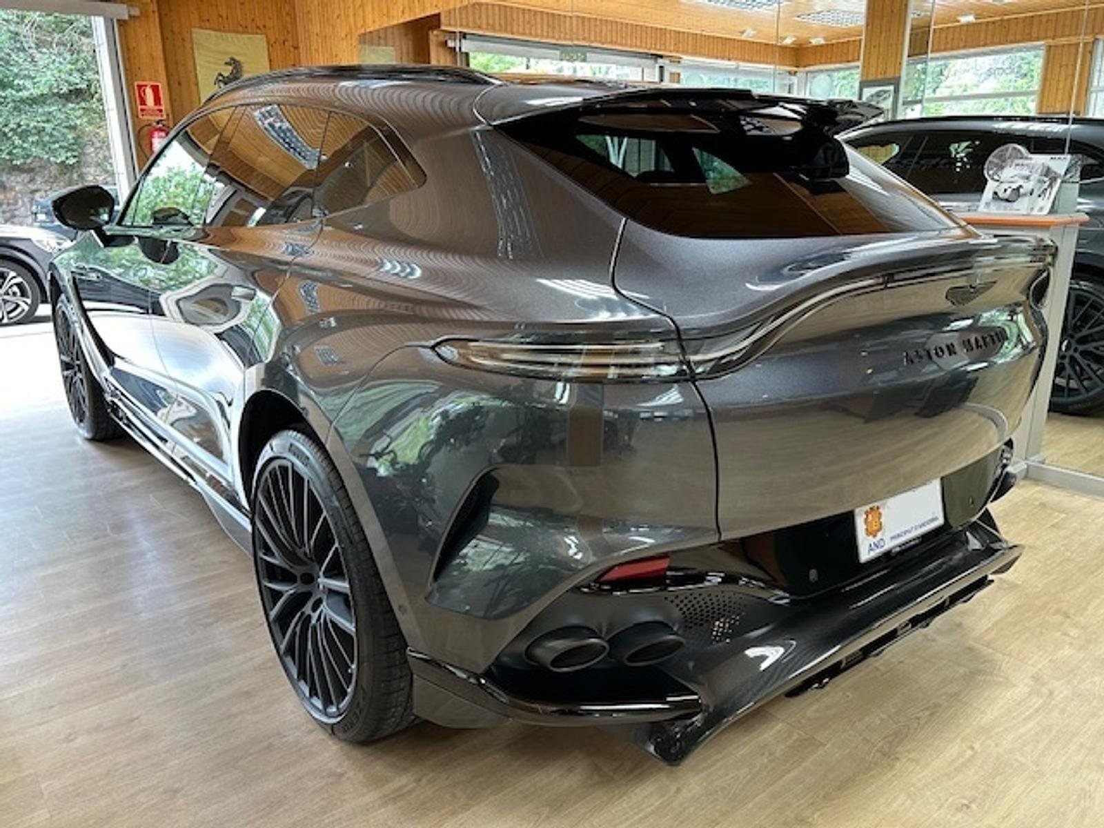 Aston Martin Dbx