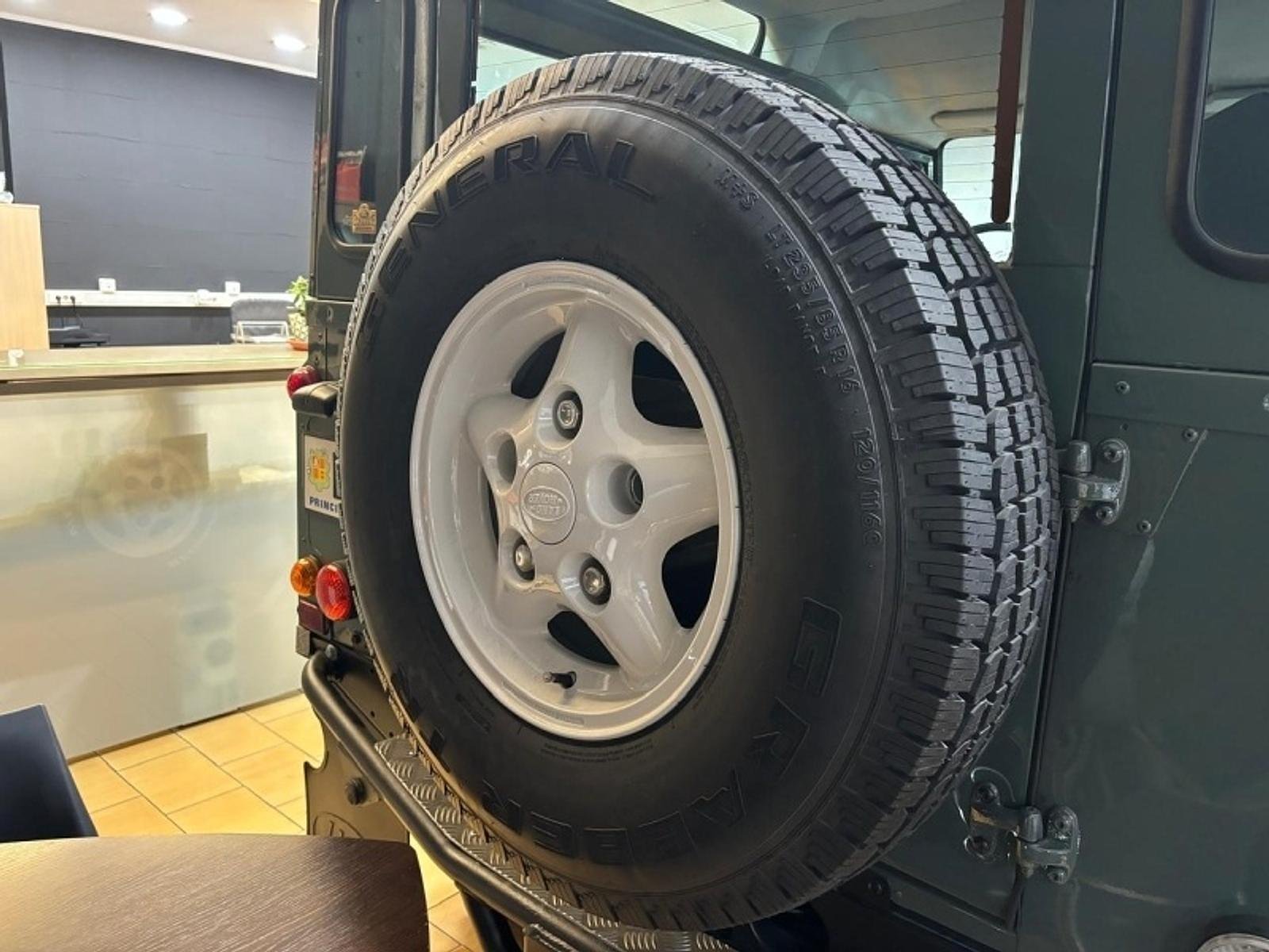 Land Rover Defender