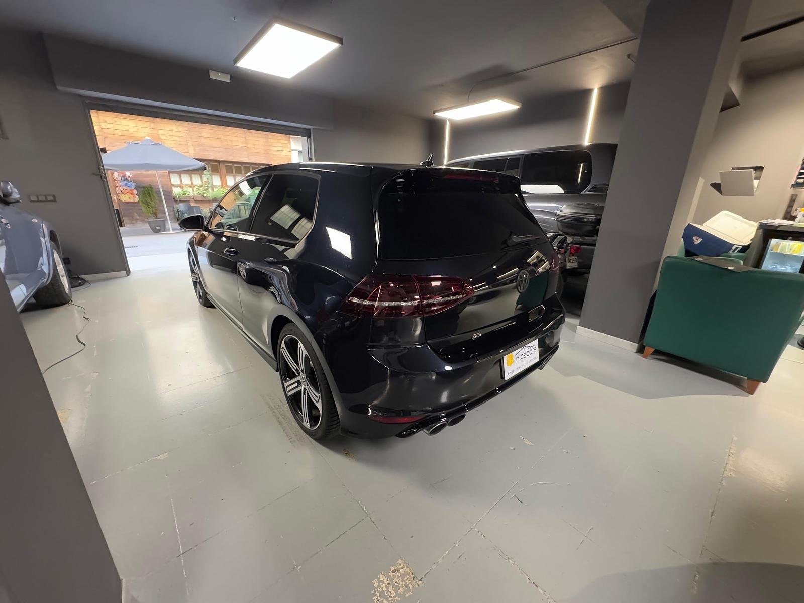 Volkswagen Golf R