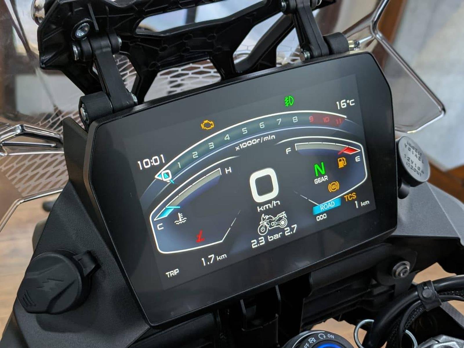 Voge 900DSX