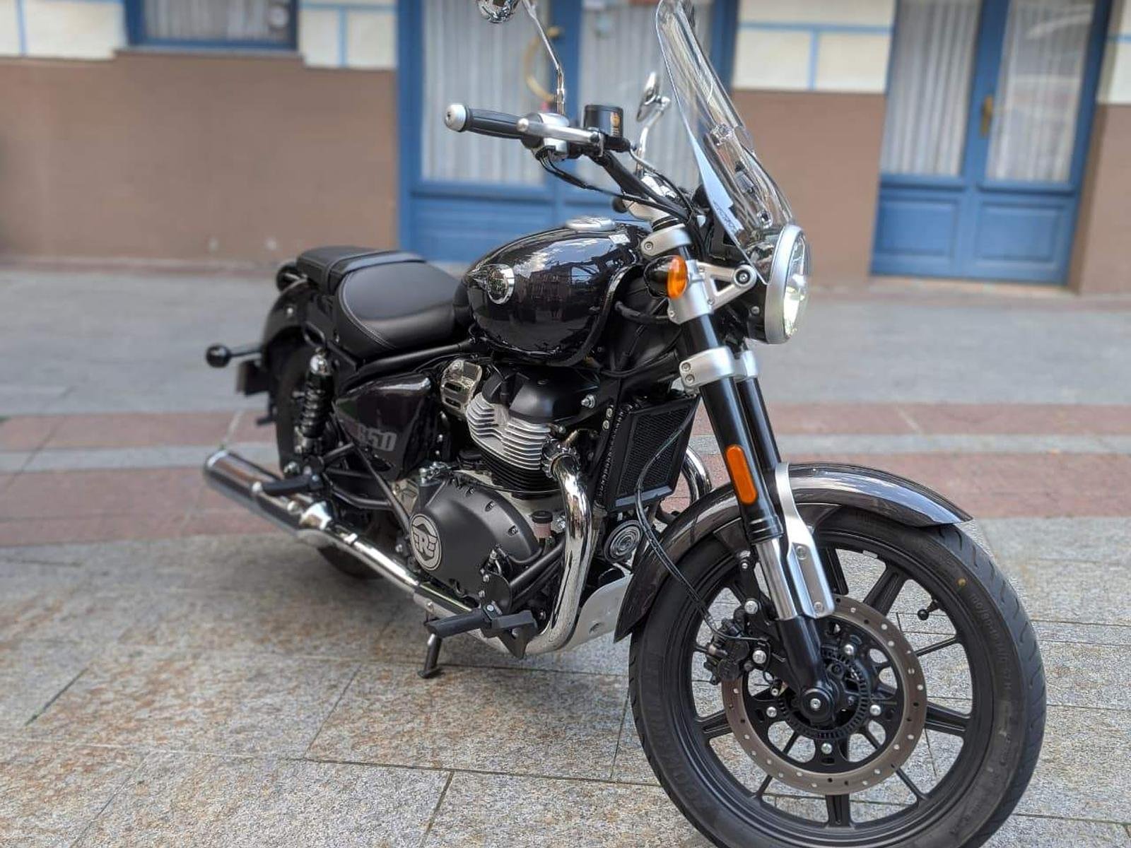 Royal Enfield SUPER METEOR 650